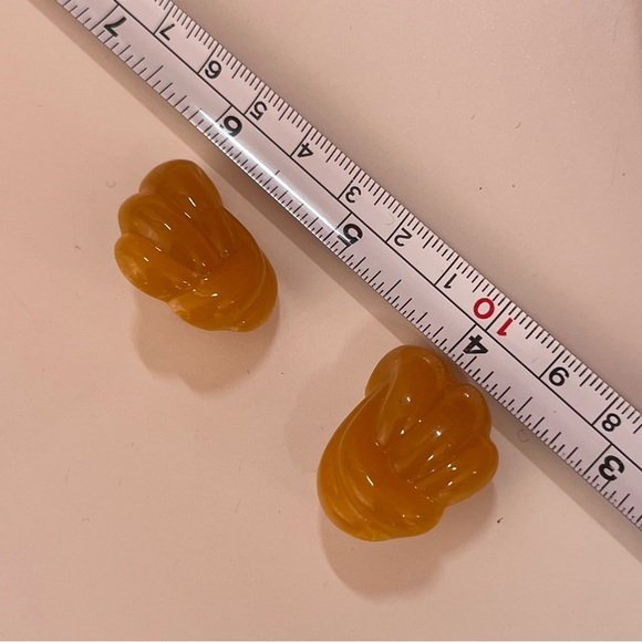 Vintage Retro Deco Lucite Plastic Oversized Amber colored Knot Clip Earrings - Picture 13 of 15